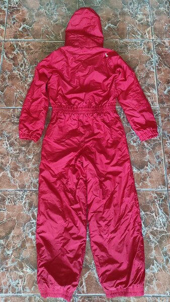 Vand costum de schi rosu, cu gluga