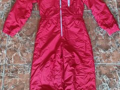 Vand costum de schi rosu, cu gluga