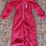 Vand costum de schi rosu, cu gluga